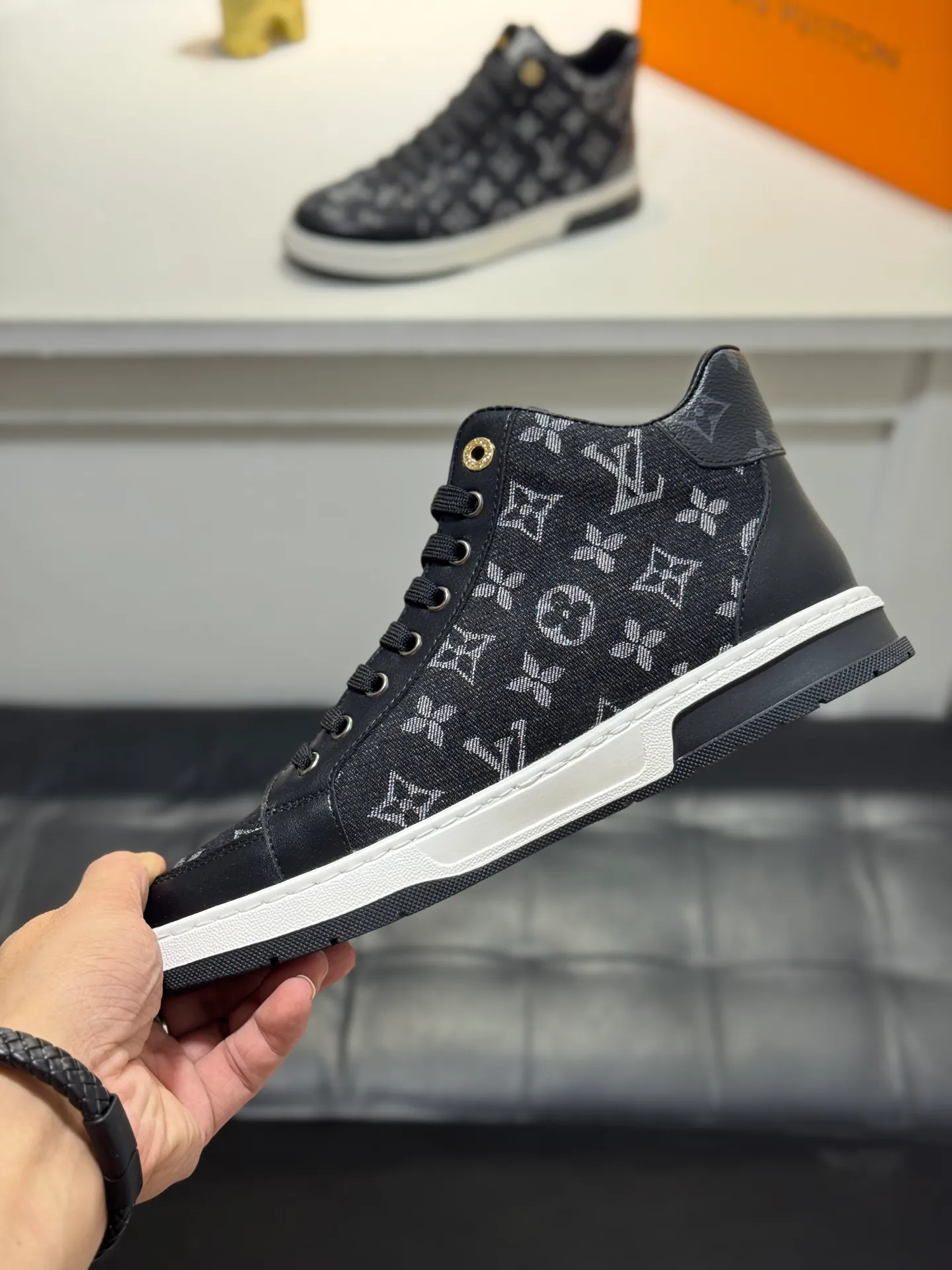 Men's shoes 💰420 [New style] 🐛🐛Top original order - Louis Vuitton®️ Trendy and fashionable yet low-key men's casual shoes, uppers made of LV denim spliced ​​with cowhide, comfortable and breathable, sheepskin lining, original rubber outsole, two colors available ~ a must-have for stylish men. Size: 38-44 (45 customized
